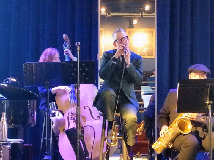Valentine's Day with special guests Entourage Jazz